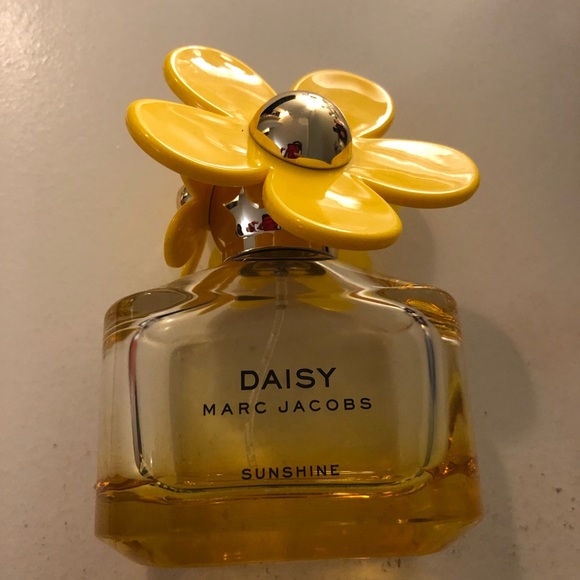 8 empty perfume bottles - Picture 2 of 9